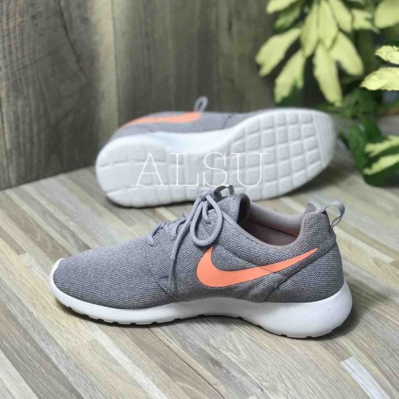 NWT Nike Roshe One Atmosphere Grey W AUTHENTIC - Picture 7 of 7